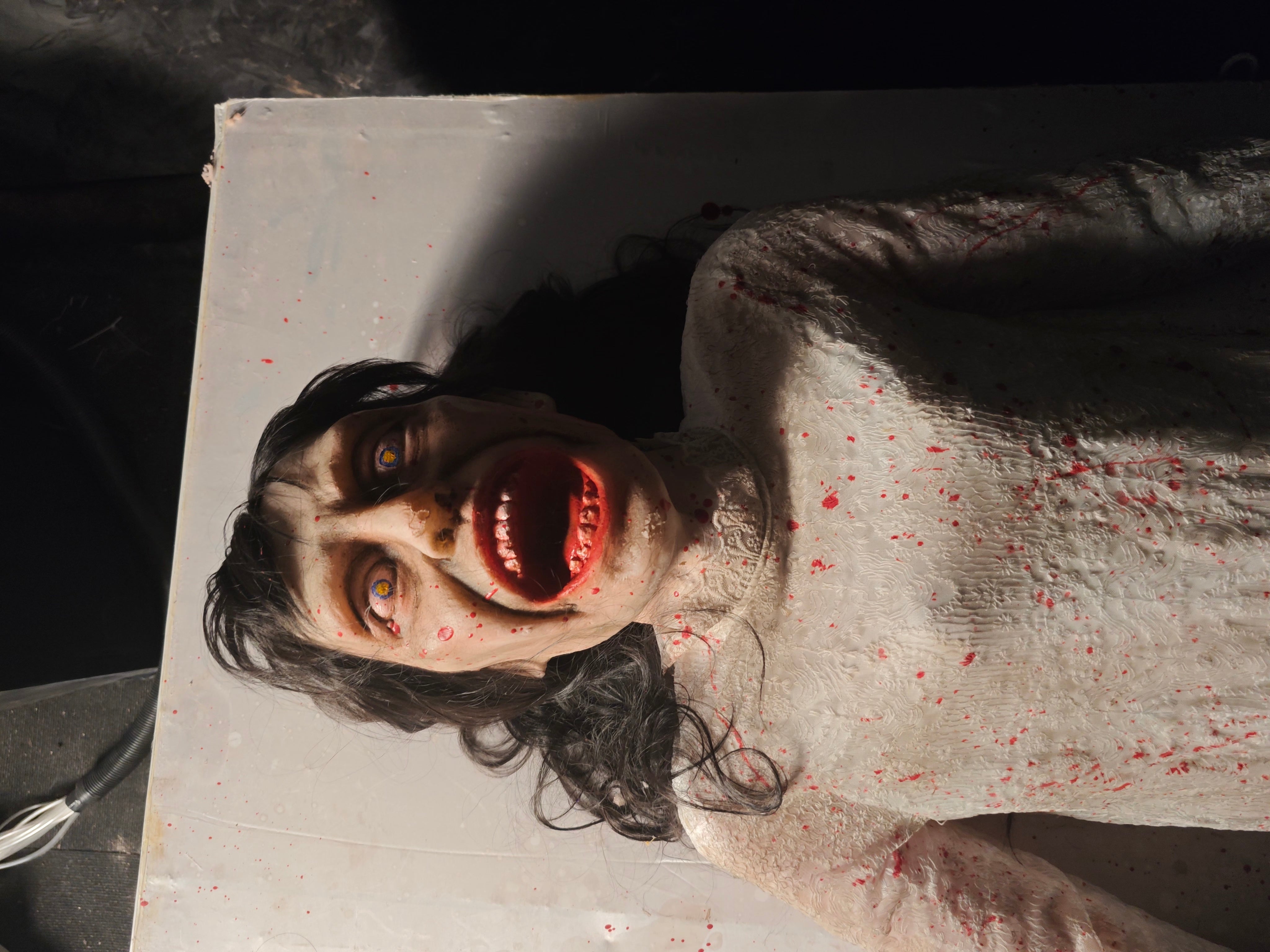 Psychiatric Patient Animatronic with Twisting Motion for Haunted House & Asylum Theme