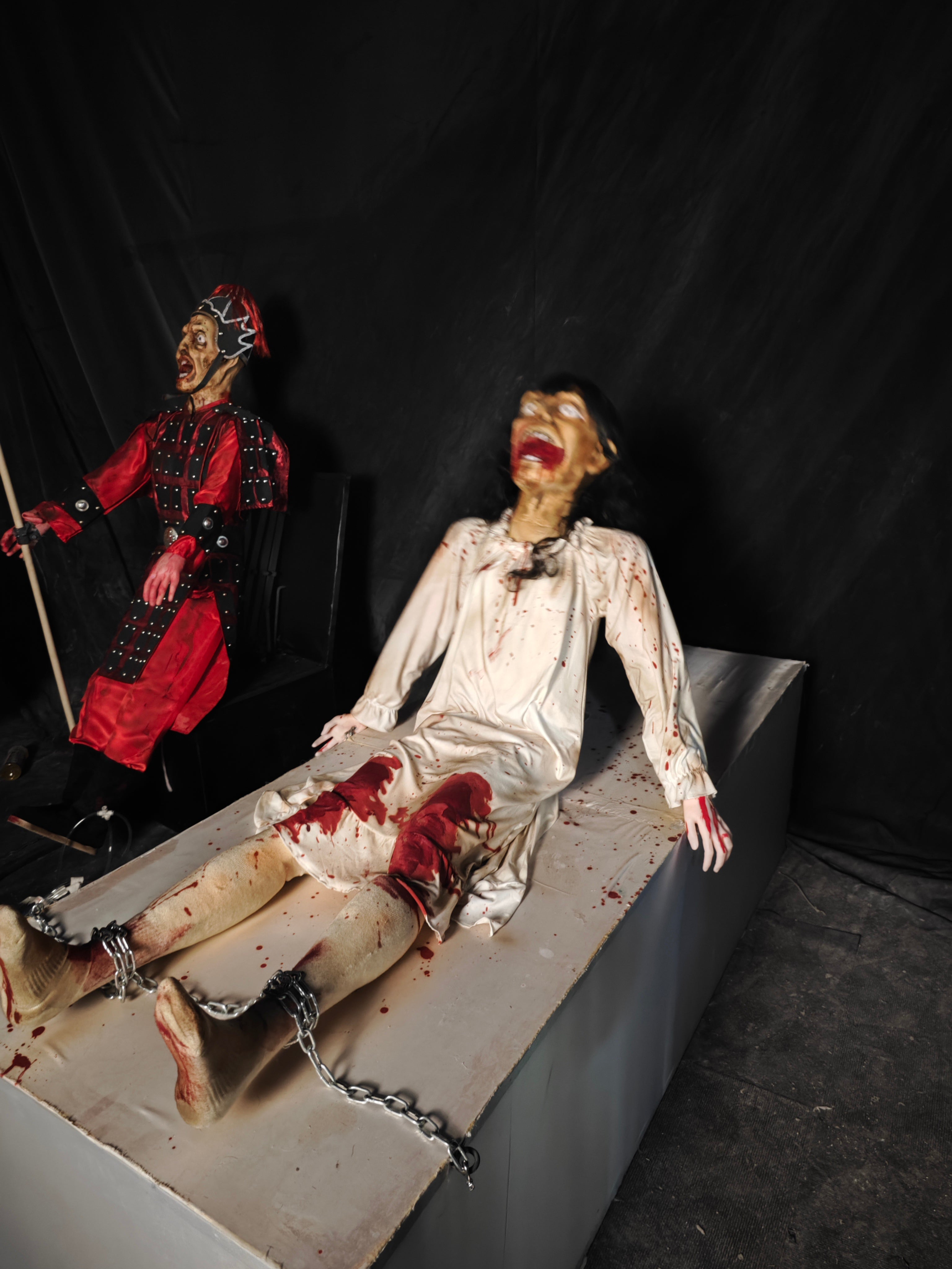 Psychiatric Patient Animatronic with Twisting Motion for Haunted House & Asylum Theme