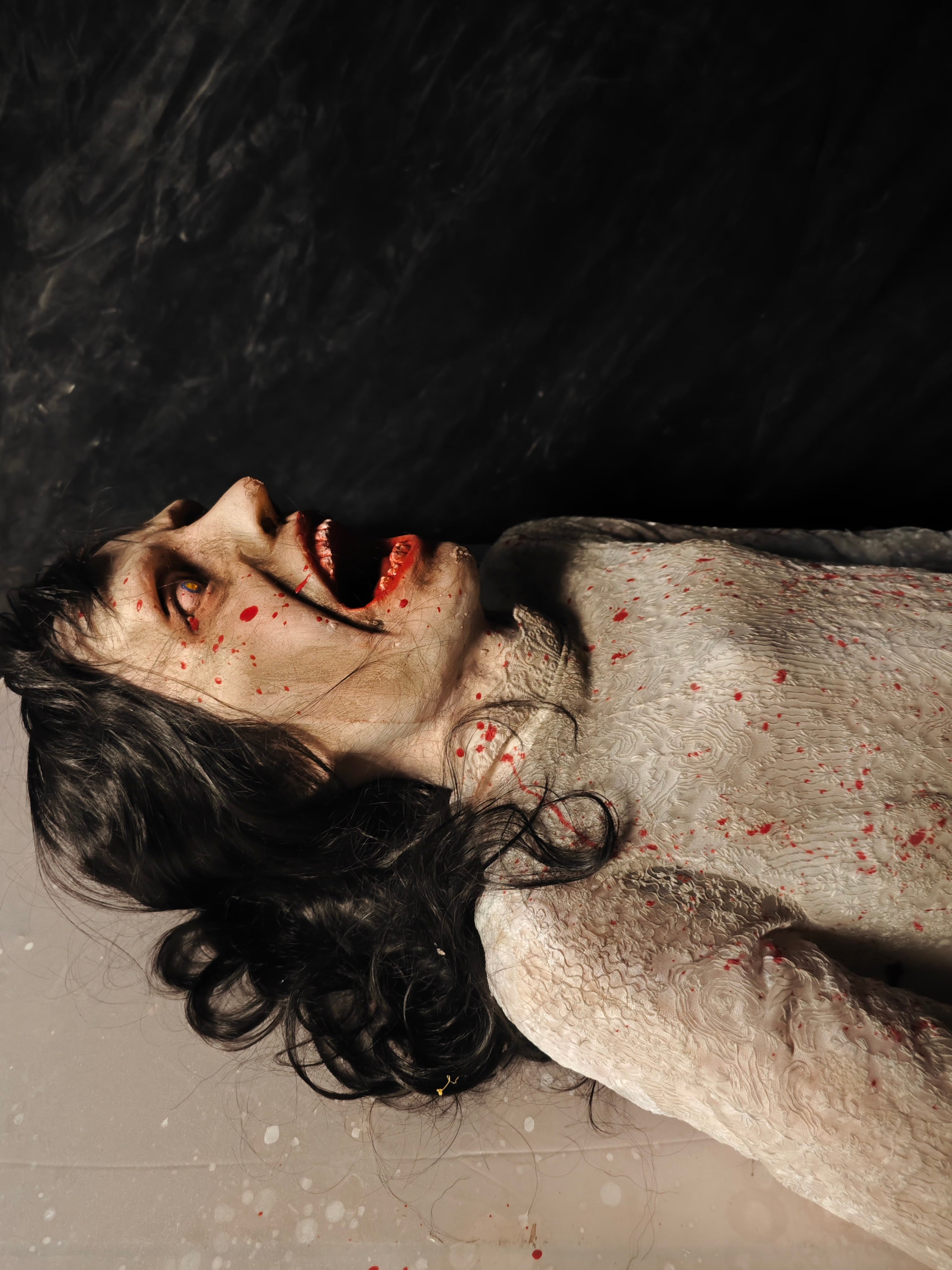 Psychiatric Patient Animatronic with Twisting Motion for Haunted House & Asylum Theme