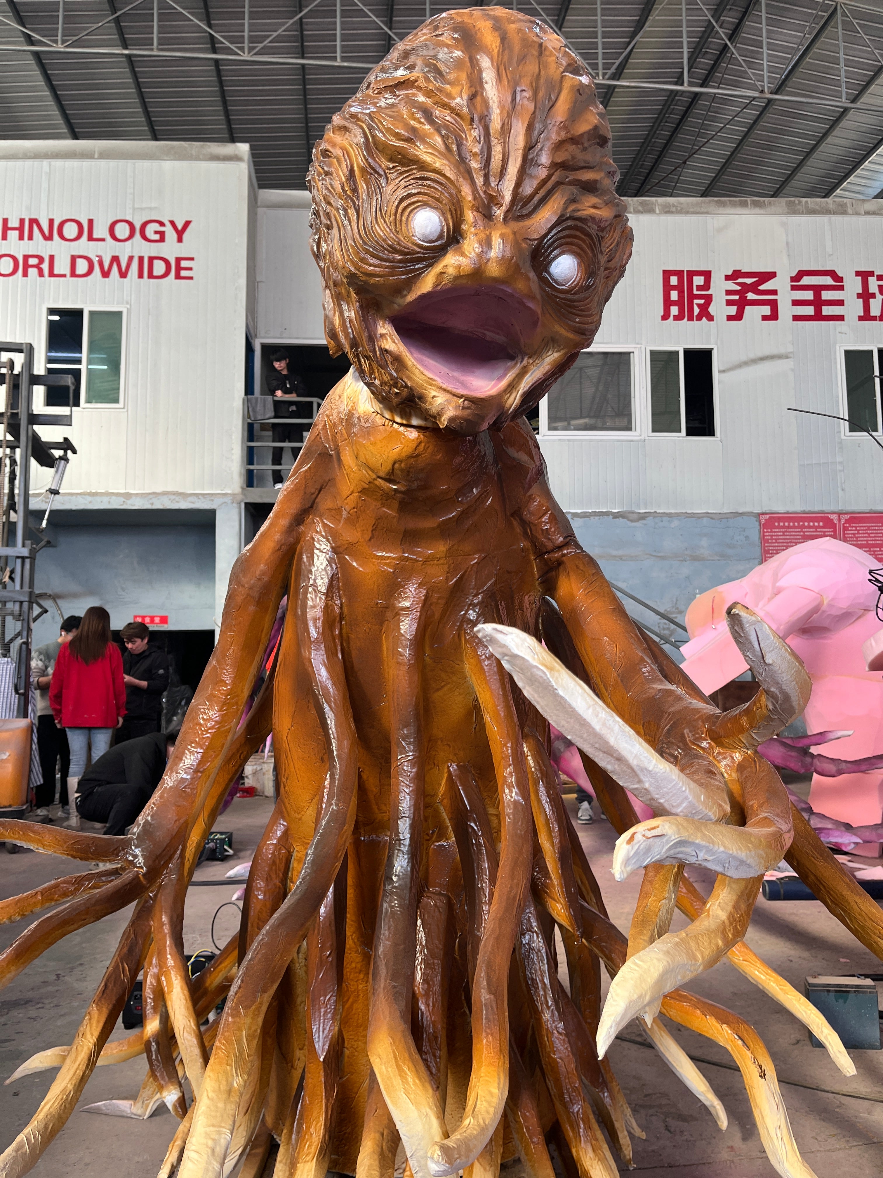 White Alien Squid Animatronic – Creepy Tentacle Monster-G111