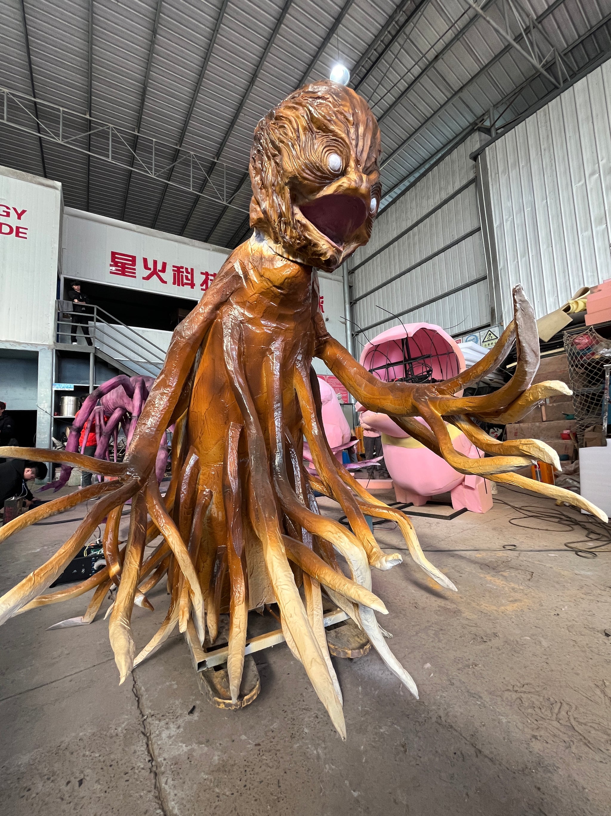 White Alien Squid Animatronic – Creepy Tentacle Monster-G111