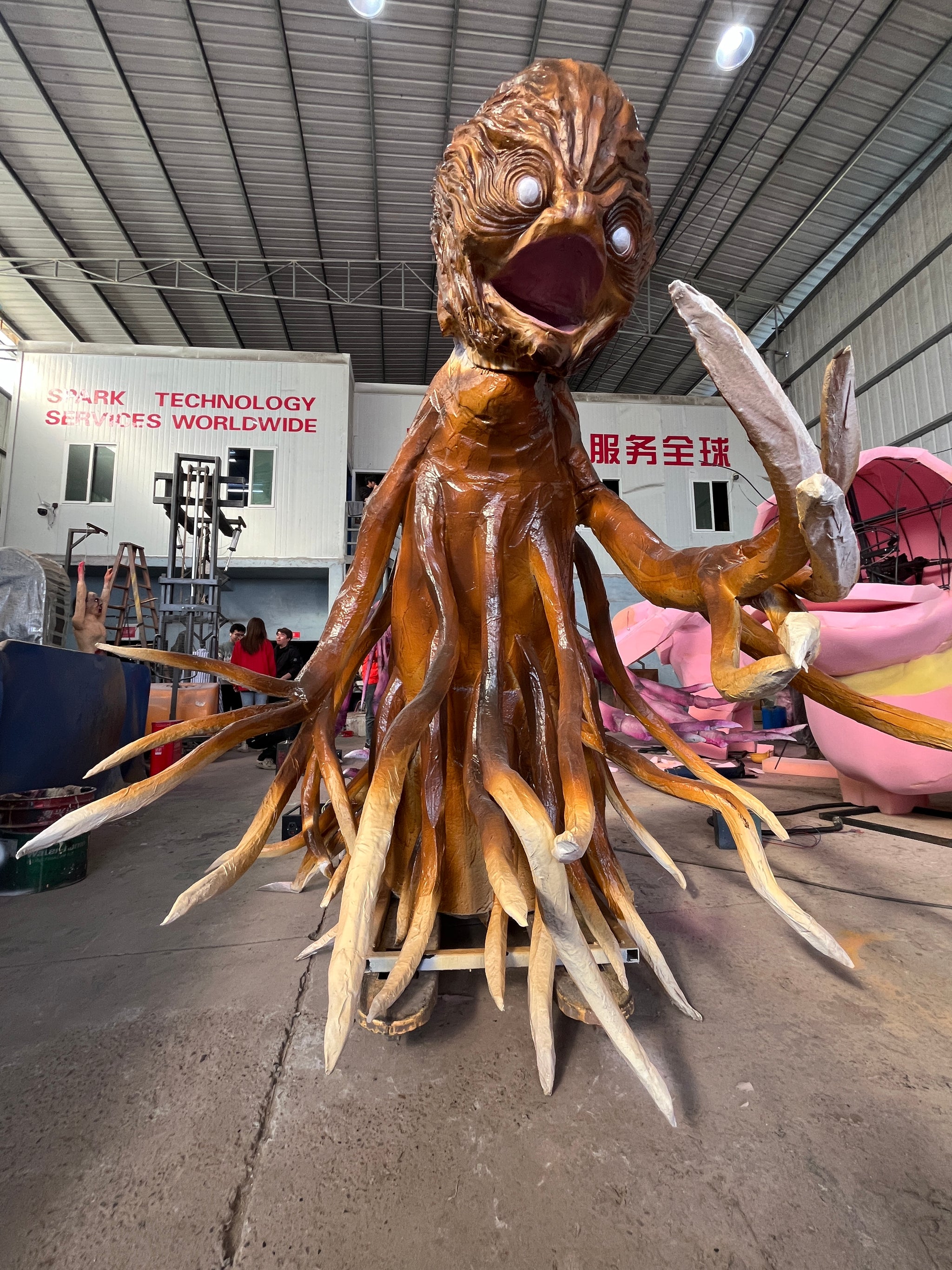 White Alien Squid Animatronic – Creepy Tentacle Monster-G111