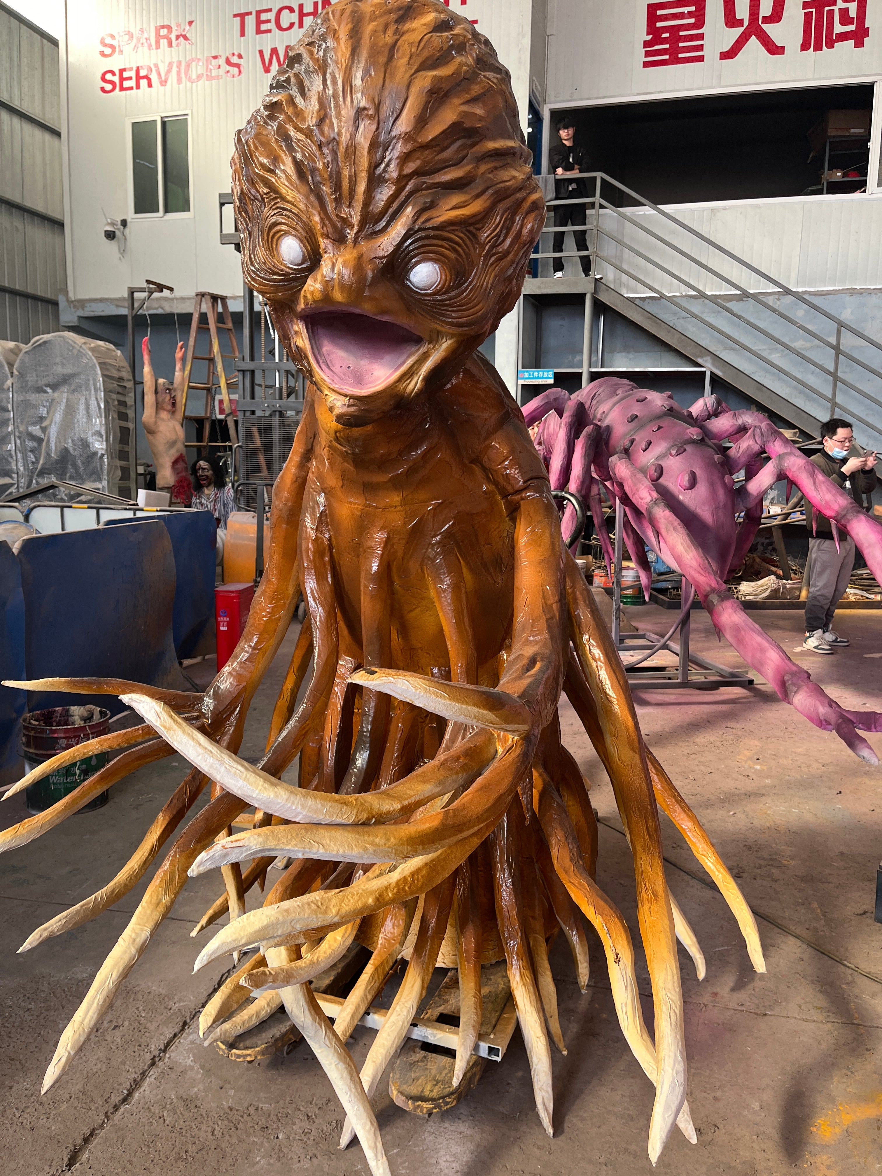 White Alien Squid Animatronic – Creepy Tentacle Monster-G111