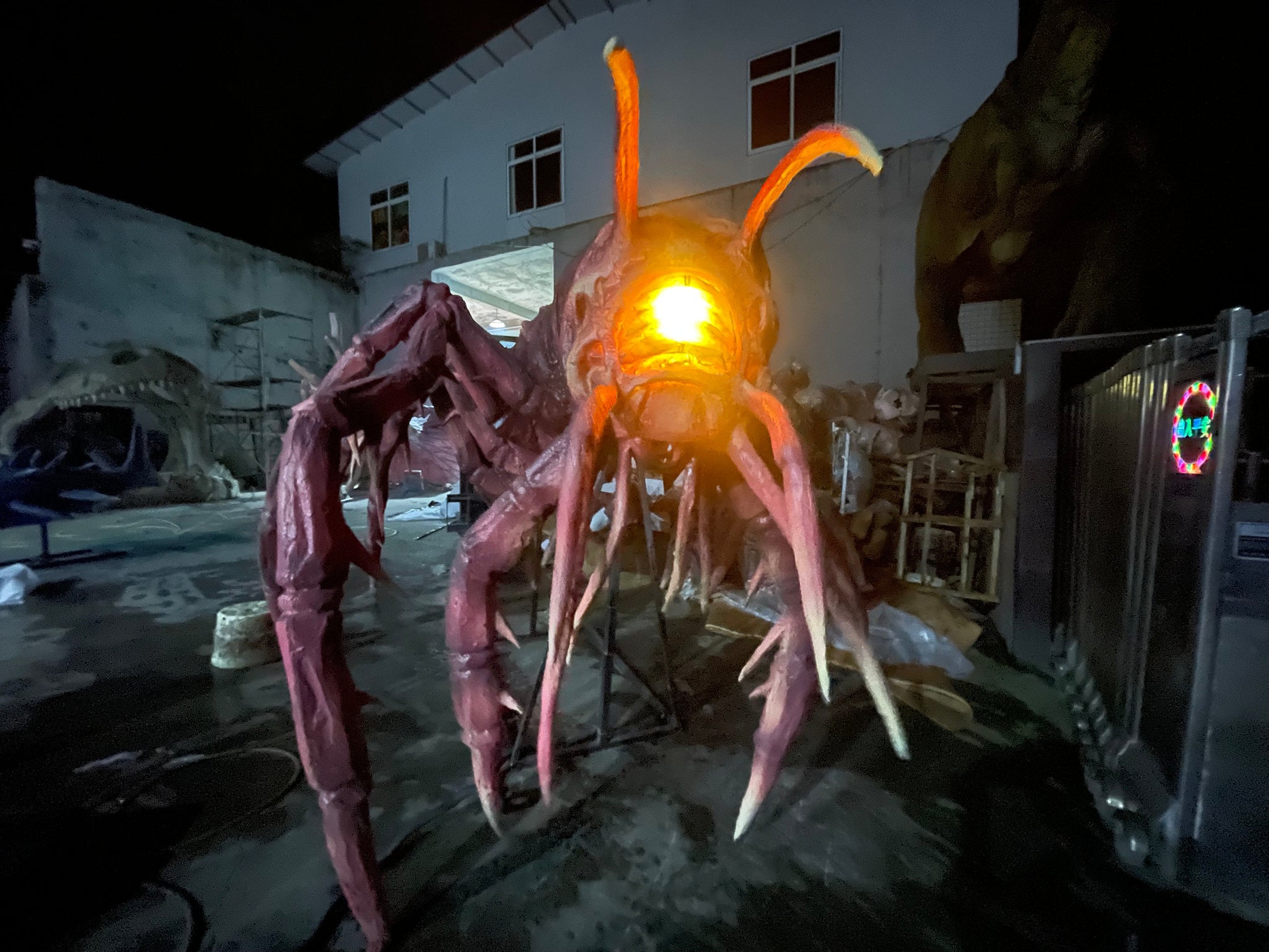 Alien Tentacle Animatronic Prop – Multi-Limbed Crawling Monster