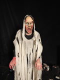 Bloody Screaming Witch Animatronic with Roaring Sound for Haunted Houses