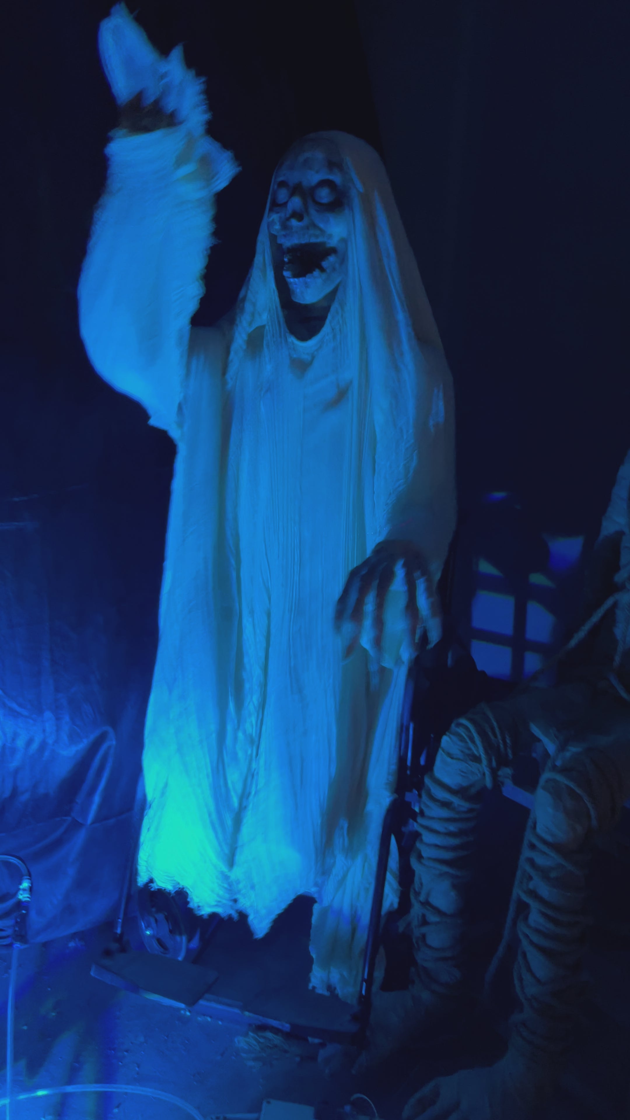lifelike animatronic zombie haunted house prop realistic movement