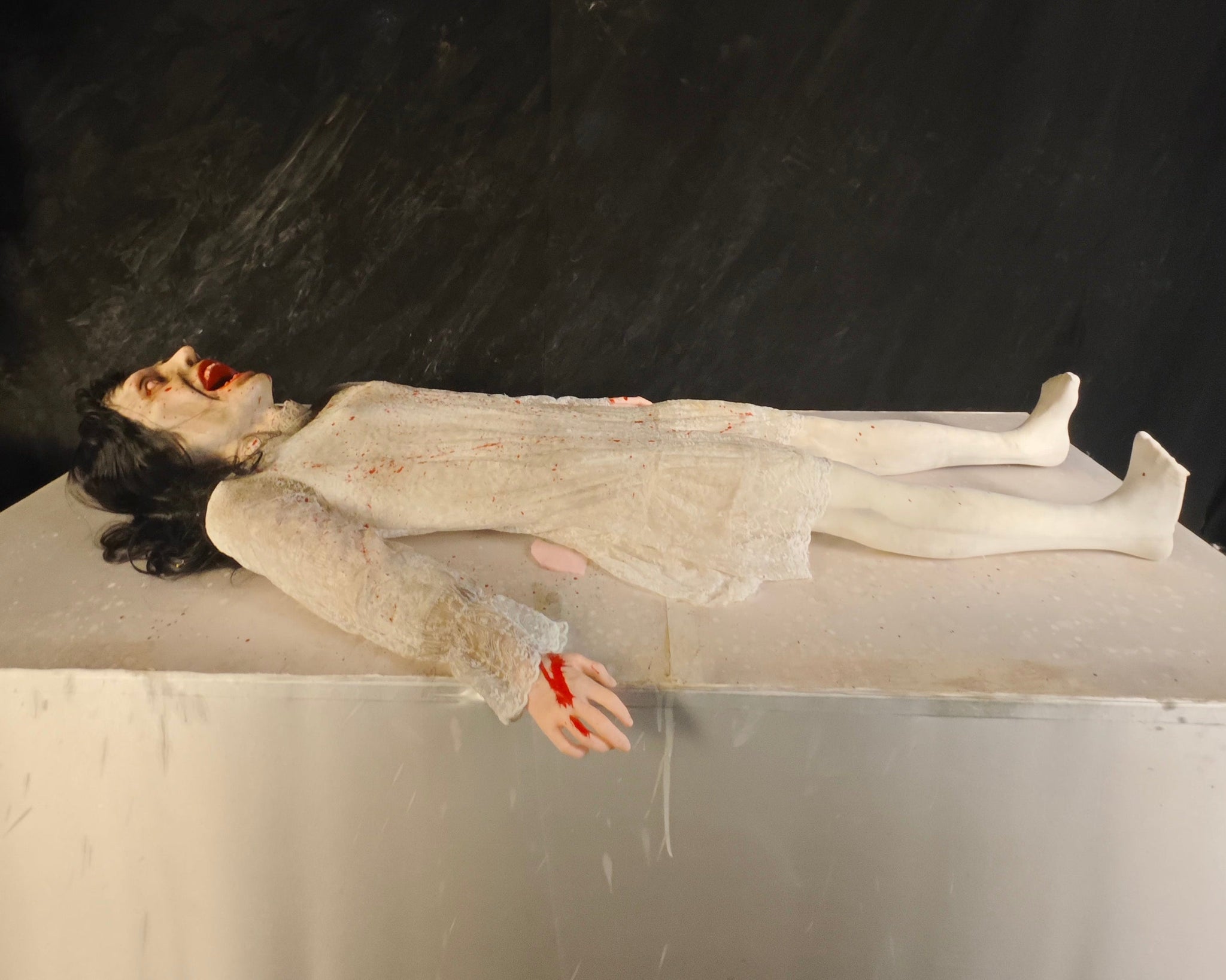 Psychiatric Patient Animatronic with Twisting Motion for Haunted House & Asylum Theme