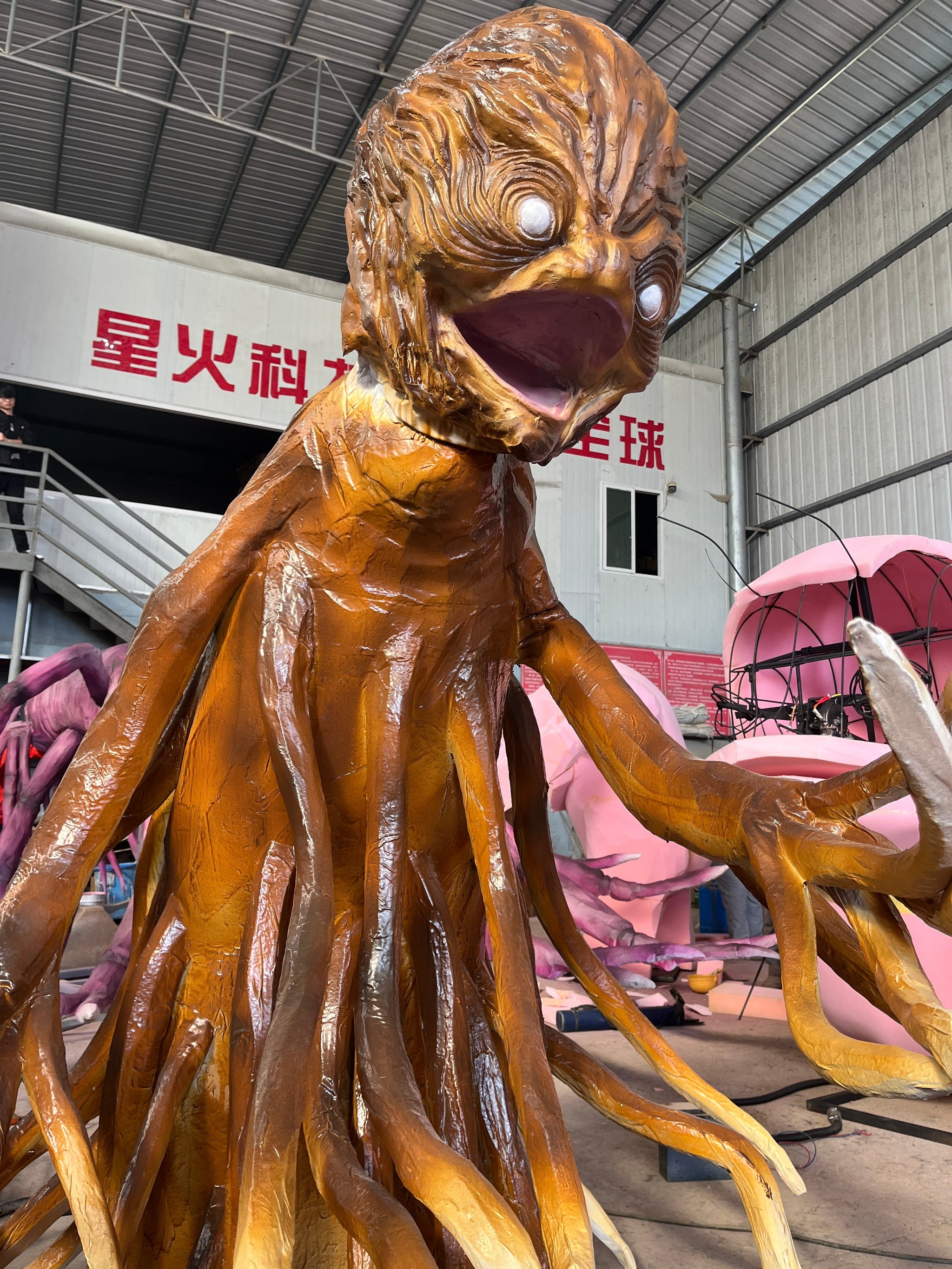 White Alien Squid Animatronic – Creepy Tentacle Monster-G111