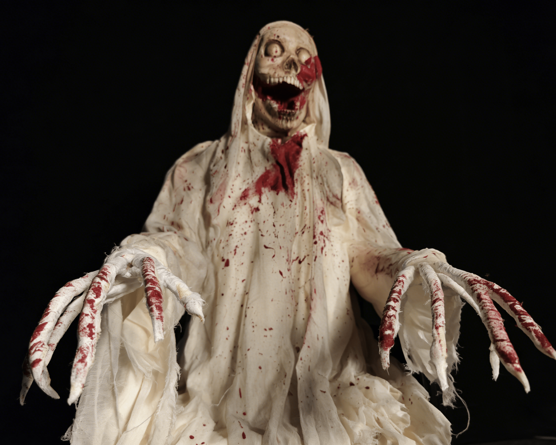 White Robe Skeleton Animatronic – Hooded Horror Prop-G088
