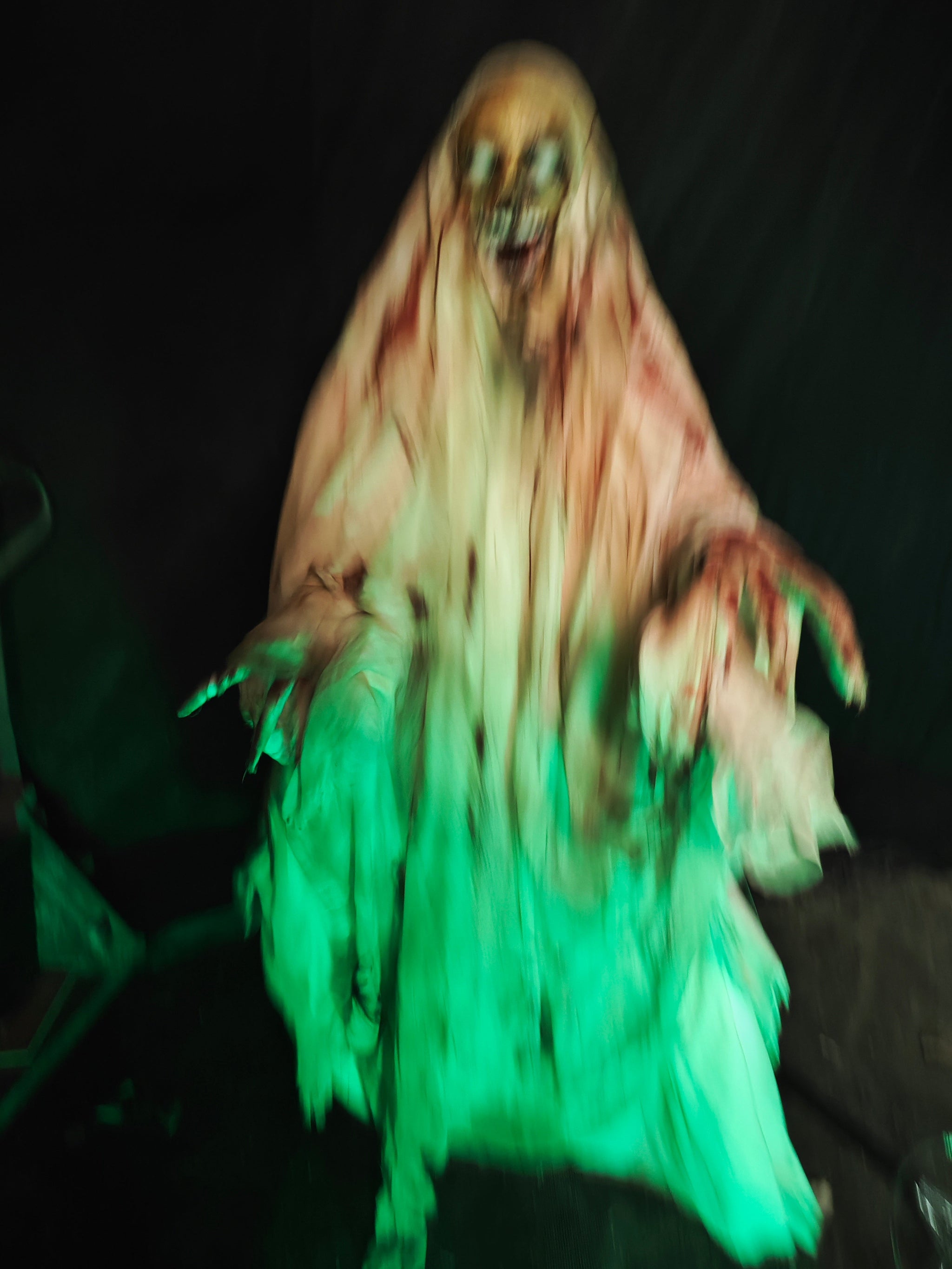 White Robe Skeleton Animatronic – Hooded Horror Prop-G088