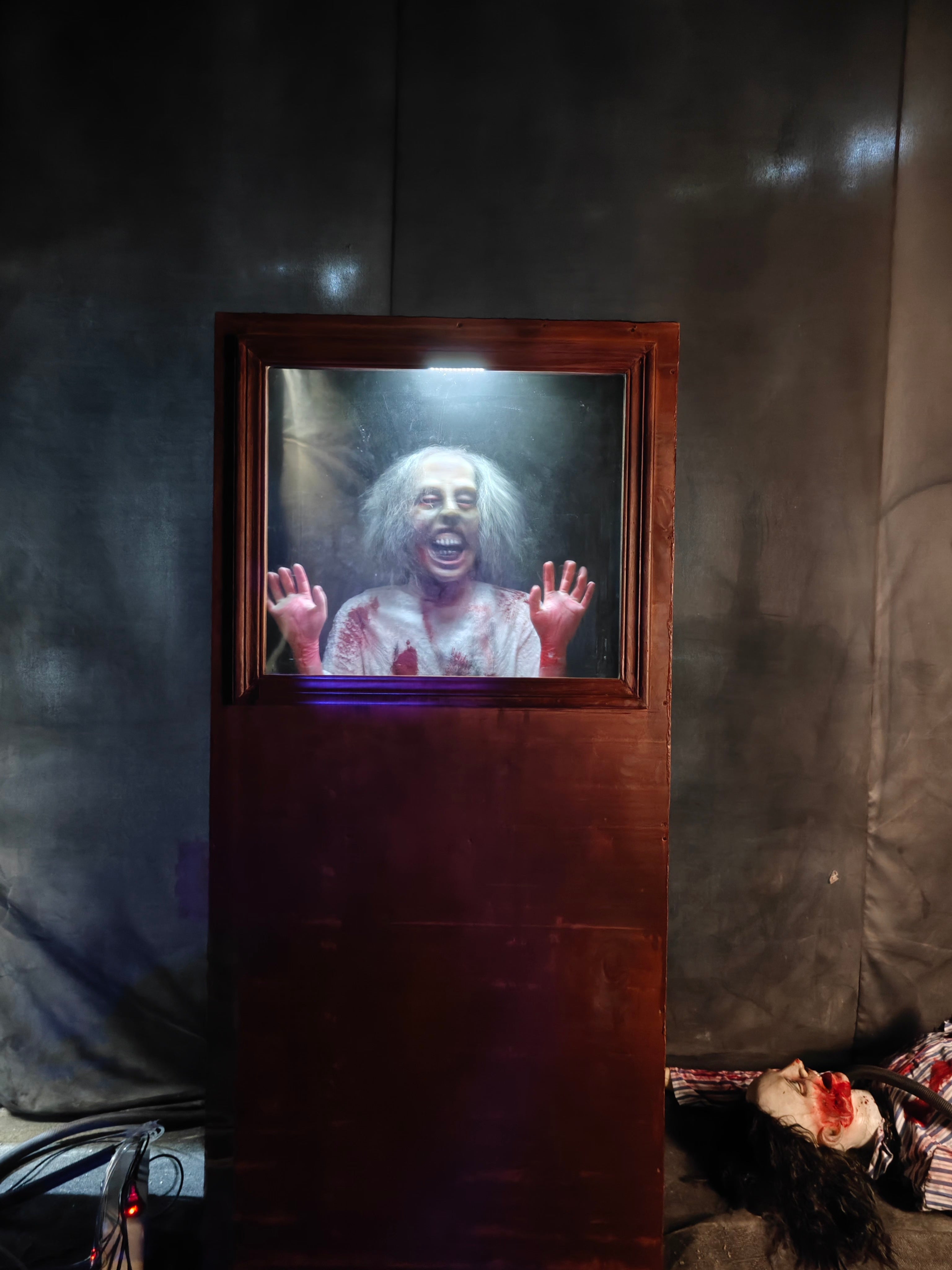 Window Jump Scare Zombie – Hidden Glass Surprise Prop-G036